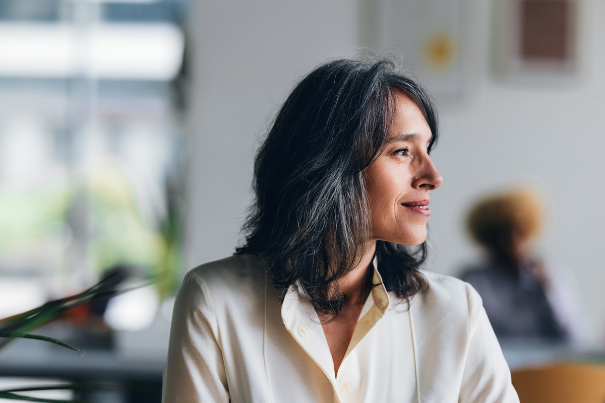 Women looking over her shoulder
